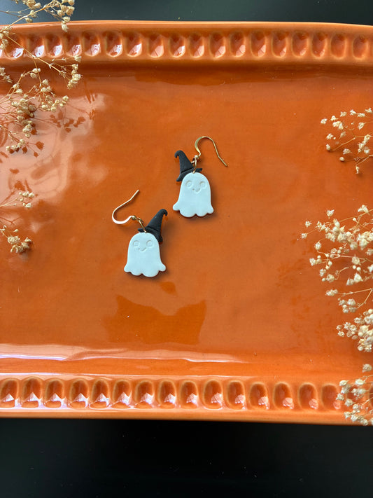 Witchy hat ghosts
