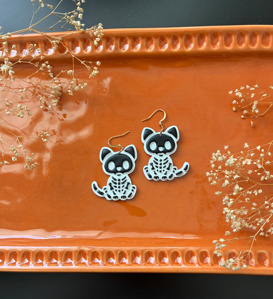 Skeleton kitties in white