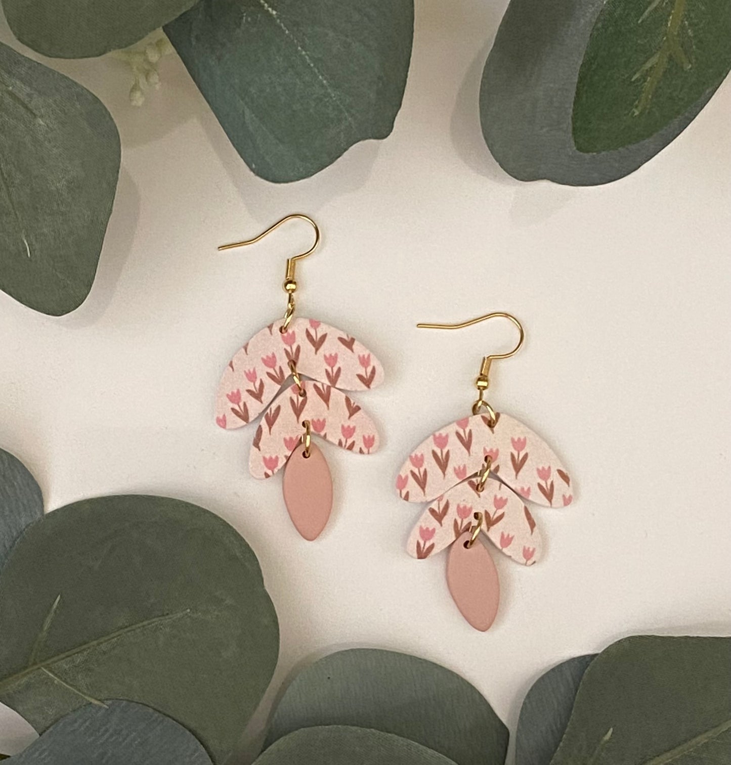 Pink vintage floral leaves