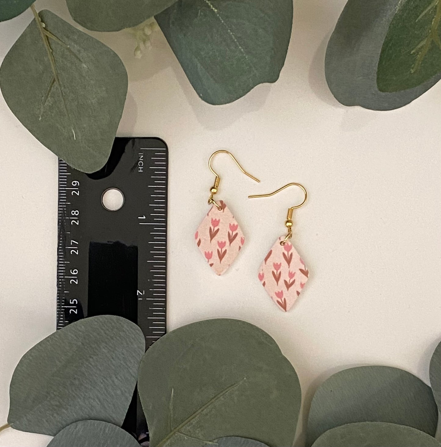 Small pink vintage floral diamonds